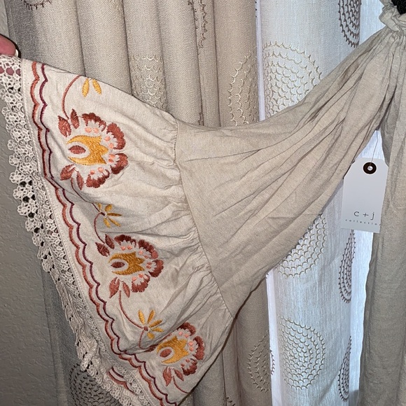 NWT Carmen Style Top - Picture 3 of 6